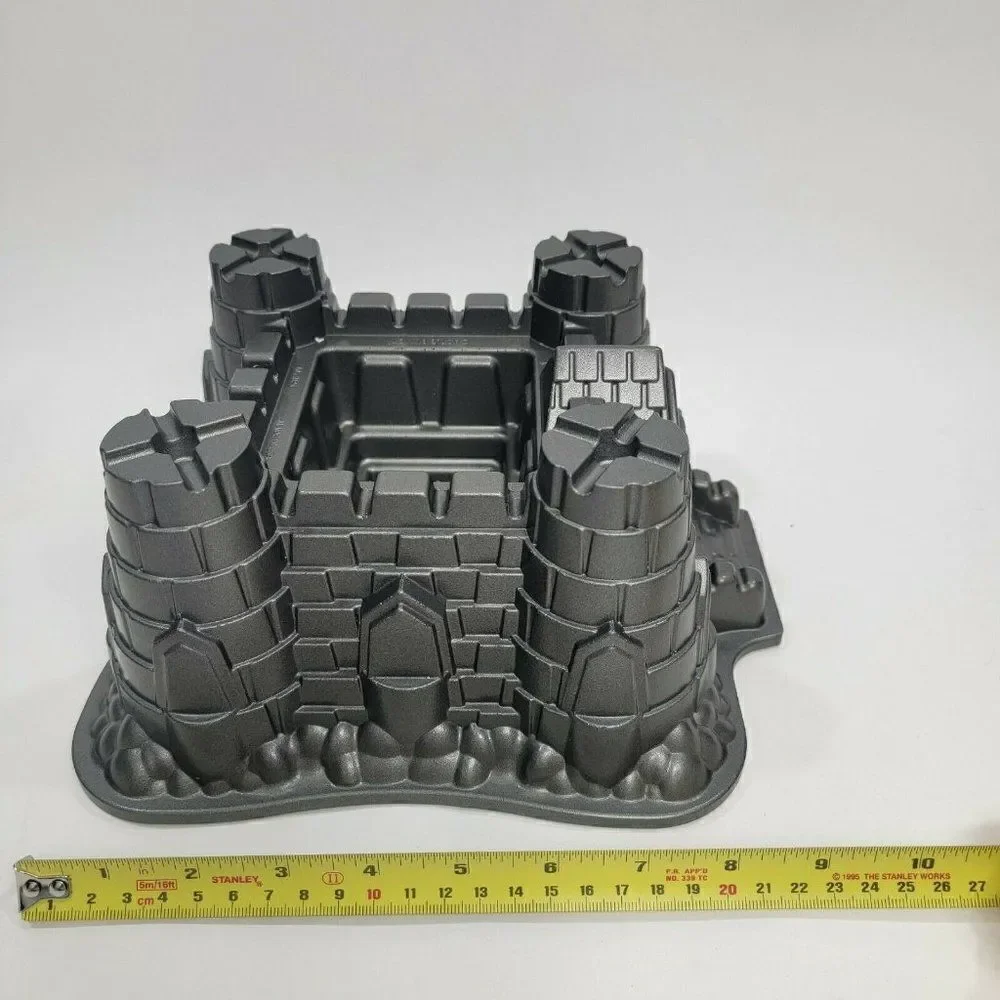 Nordicware CASTLE BUNDT Cake Pan HEAVY‎ Cast Aluminum 10 Cups USA